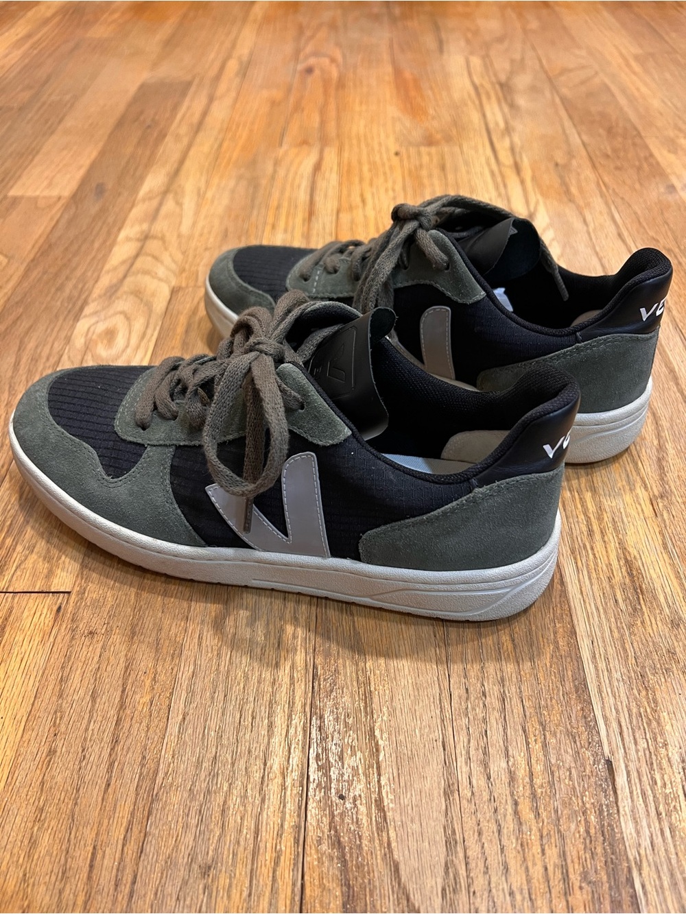 Veja V-10 Ripstop
Black Oxford Grey Mud Women’s 9